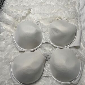Vanity Fair  2 bras, Bundle,  Underwire, White size 42D #76380